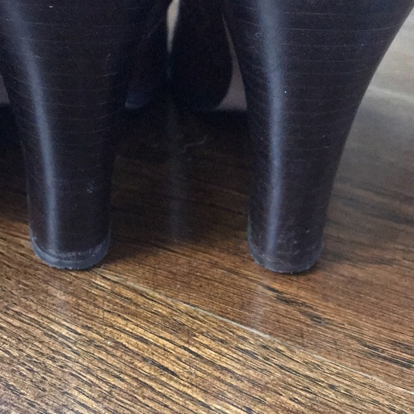 Banana Republic Heeled Leather Boots - Picture 7 of 12